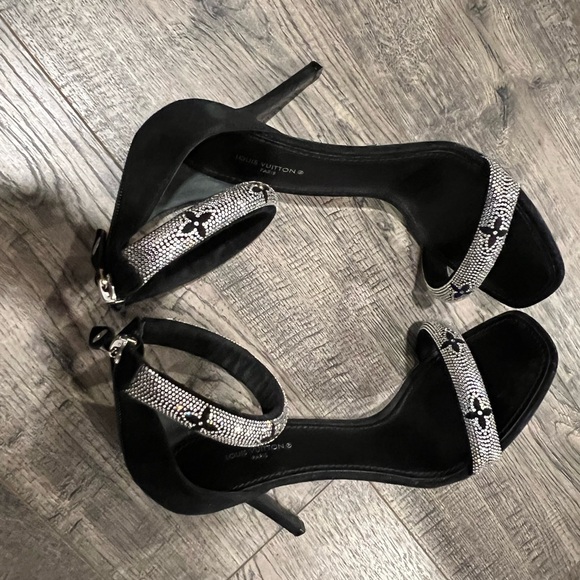 🧊💍🖤Louis Vuitton Appeal Sandlas Heels 🖤🧊💍 - Picture 2 of 9